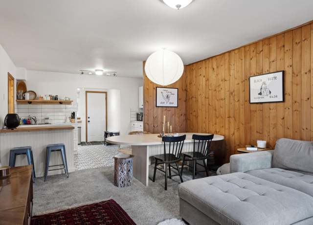 Property at 187 W Jefferson Ave, Sisters, OR 97759, 2 beds, 1 bath