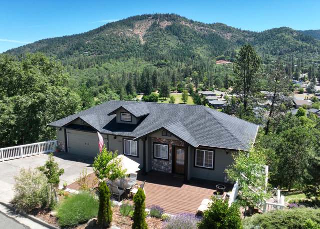 Property at 1550 Panoramic Loop Loop, Grants Pass, OR 97527, 3 beds, 3 baths