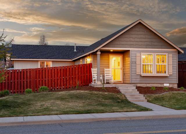 Property at 256 SW 35th St, Redmond, OR 97756, 3 beds, 2 baths