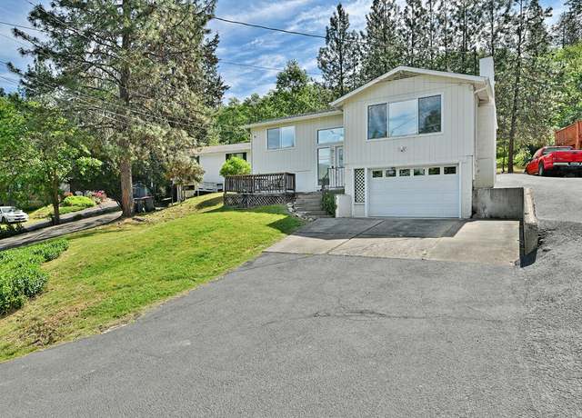 Property at 645 S 5th St, Jacksonville, OR 97530, 3 beds, 2 baths