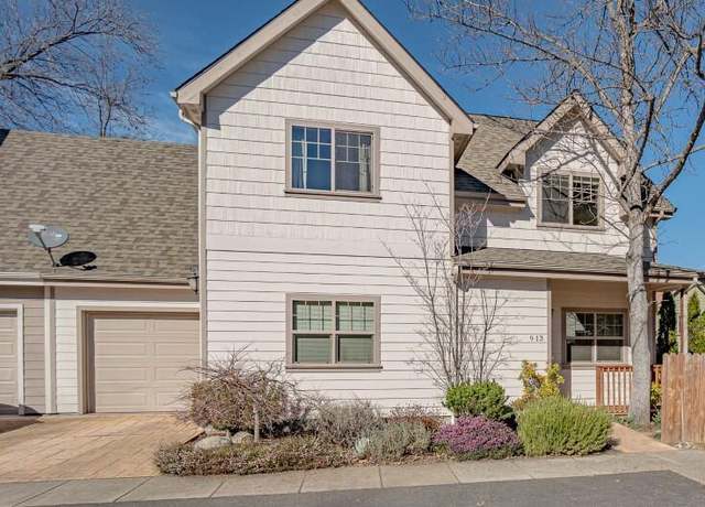 Property at 913 Bellview Ave, Ashland, OR 97520, 3 beds, 2.5 baths