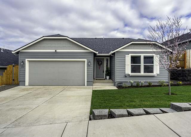 Property at 1727 Carrera Cir, Medford, OR 97504, 3 beds, 2 baths