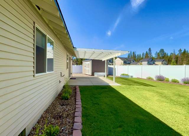 Property at 51441 Mac Ct, La Pine, OR 97739, 3 beds, 2 baths