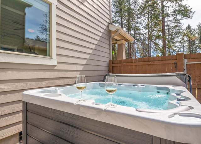 Property at 20250 Narnia Pl, Bend, OR 97702, 3 beds, 2.5 baths
