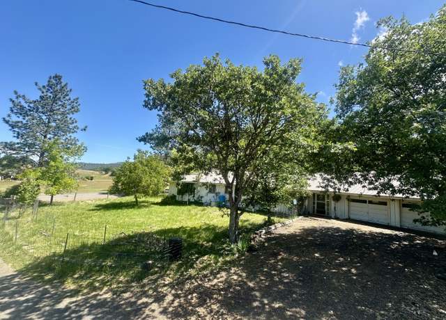 Property at 6200 Dark Hollow Rd, Medford, OR 97501, 5 beds, 3 baths