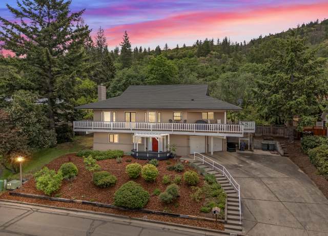Property at 1768 Crestview Dr, Ashland, OR 97520, 4 beds, 3 baths