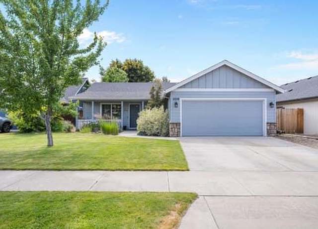 Property at 209 NW 27th Ct, Redmond, OR 97756, 3 beds, 2 baths