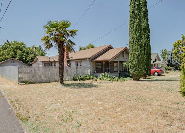 Property at 13 Kenwood Ave, Medford, OR 97501, 3 beds, 2 baths