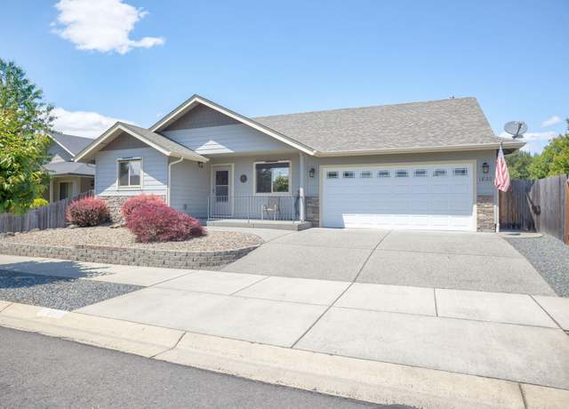 Property at 1820 SW I St, Grants Pass, OR 97526, 3 beds, 2 baths