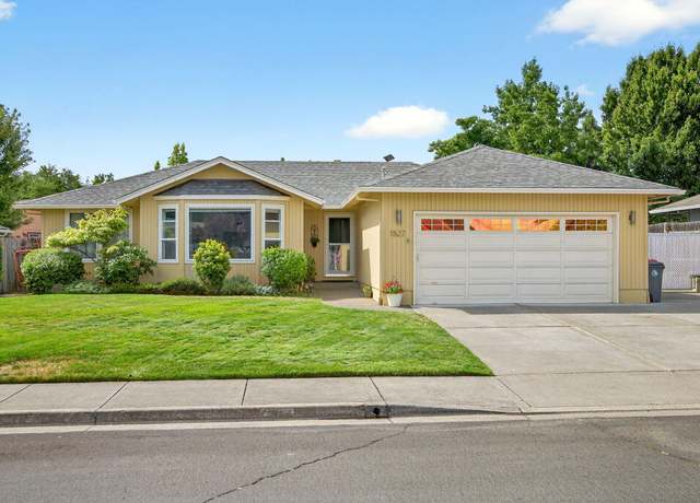 Property at 1527 Arlington Dr, Medford, OR 97504, 3 beds, 2 baths