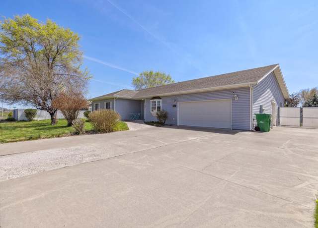 Property at 5672 American Ave, Klamath Falls, OR 97603, 3 beds, 2 baths
