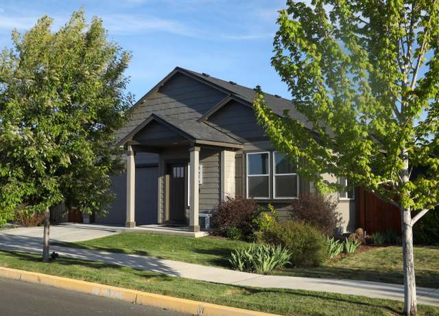 Property at 3646 SW Obsidian Pl, Redmond, OR 97756, 3 beds, 2 baths