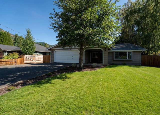 Property at 1974 Hamilton Ln, Grants Pass, OR 97527, 3 beds, 2 baths