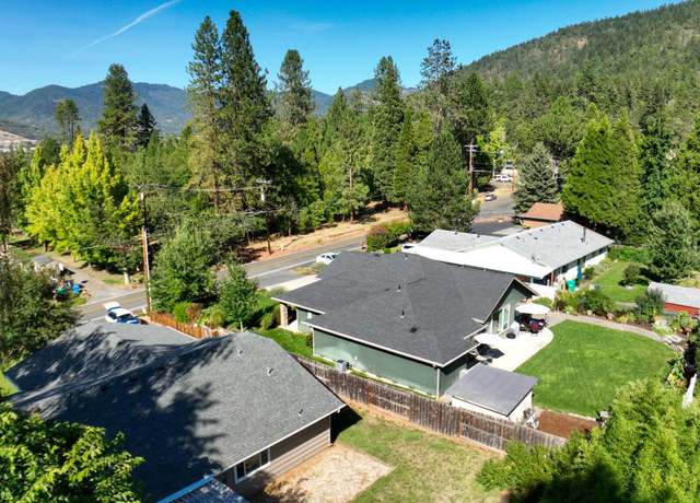 Property at 1974 Hamilton Ln, Grants Pass, OR 97527, 3 beds, 2 baths