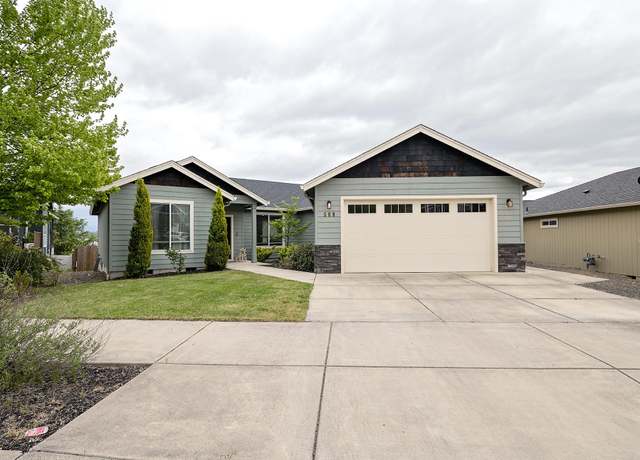 Property at 569 N Heights Dr, Eagle Point, OR 97524, 3 beds, 2 baths