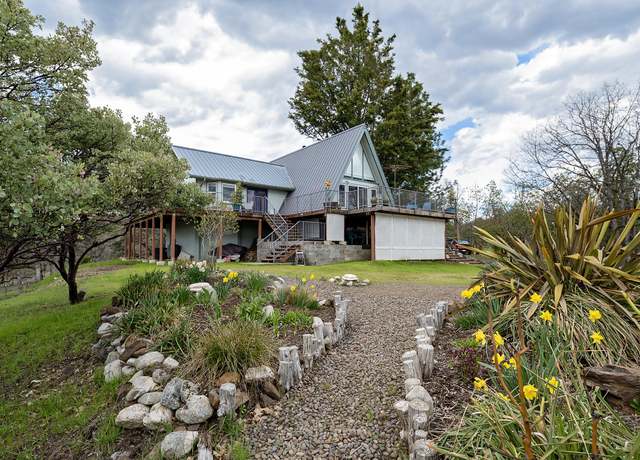 Property at 1100 W Rolling Hills Dr, Eagle Point, OR 97524, 3 beds, 2 baths