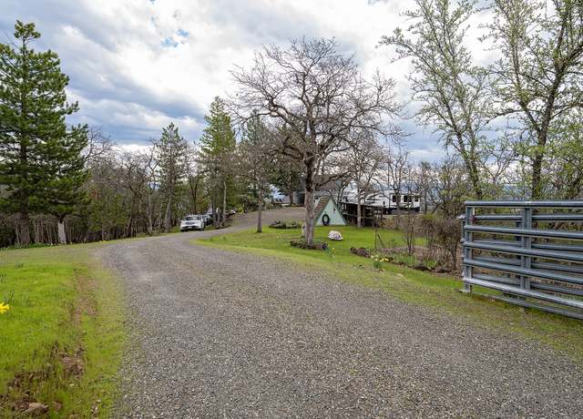 Property at 1100 W Rolling Hills Dr, Eagle Point, OR 97524, 3 beds, 2 baths