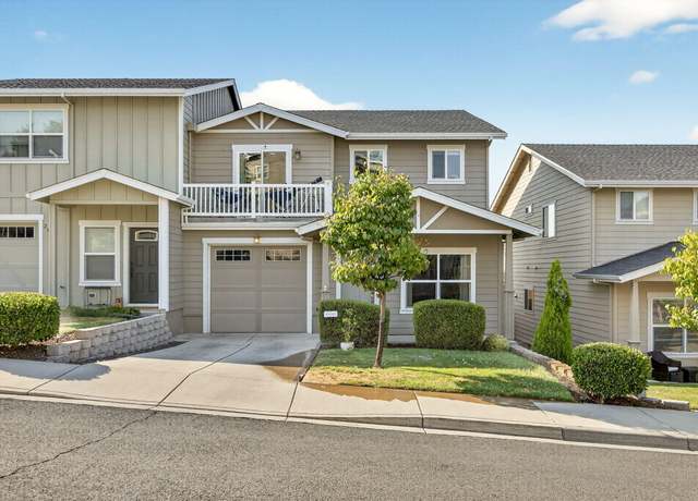 Property at 282 Dunthorpe Dr, Medford, OR 97504, 3 beds, 2.5 baths