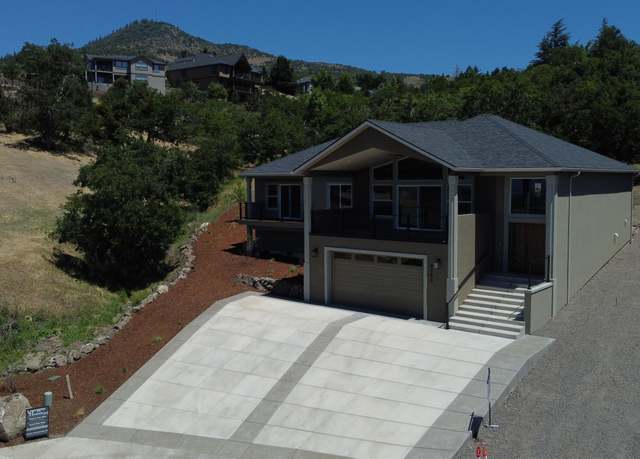 Property at 4386 Murryhill Ter, Medford, OR 97504, 3 beds, 3 baths