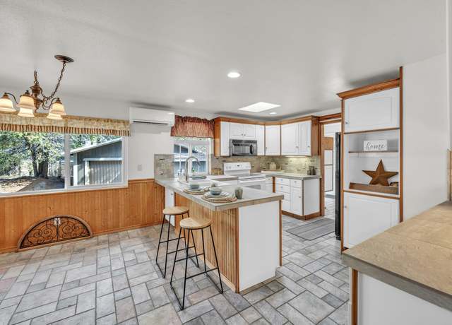 Property at 16506 Sprague Loop, La Pine, OR 97739, 3 beds, 2 baths