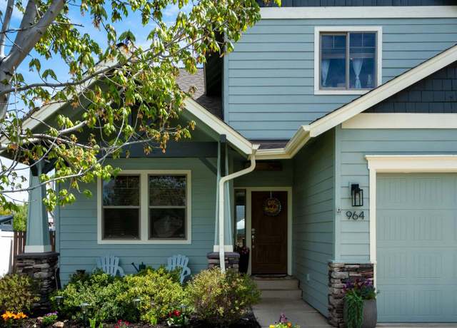 Property at 964 SW 25th Ln, Redmond, OR 97756, 3 beds, 2.5 baths