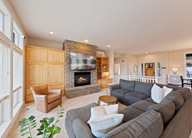 Property at 2827 NW Polarstar Ave, Bend, OR 97703, 5 beds, 4 baths