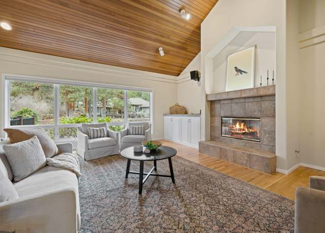 Property at 20400 Keystone Ct, Bend, OR 97702, 4 beds, 3 baths