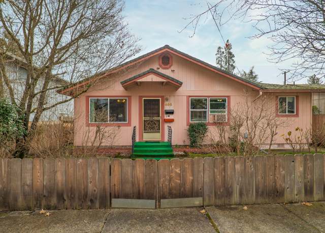 Property at 465 SW H St, Grants Pass, OR 97526, 3 beds, 2 baths