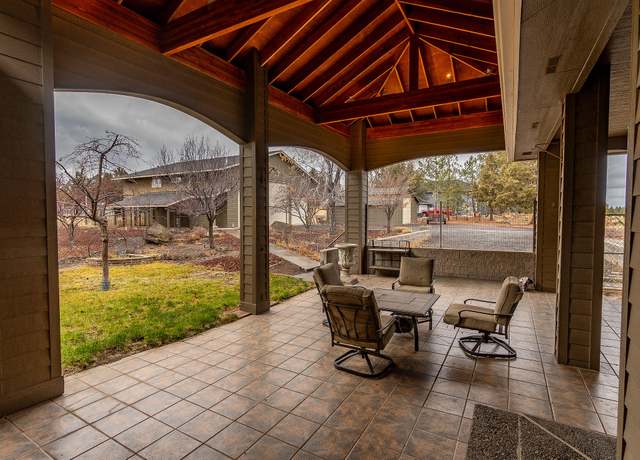 Property at 60895 Jennings Rd, Bend, OR 97702, 3 beds, 2.5 baths