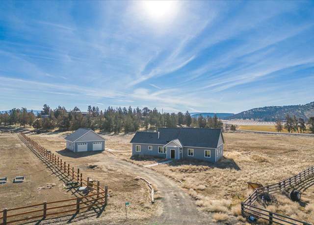 Property at 8905 NW Elizabeth Way, Prineville, OR 97754, 3 beds, 2.5 baths