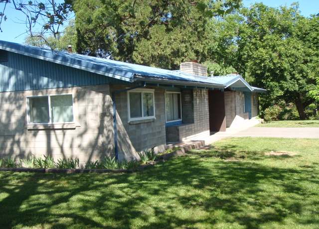 Property at 804 S Shasta Ave Unit 804\806, Eagle Point, OR 97524, 4 beds, 2 baths