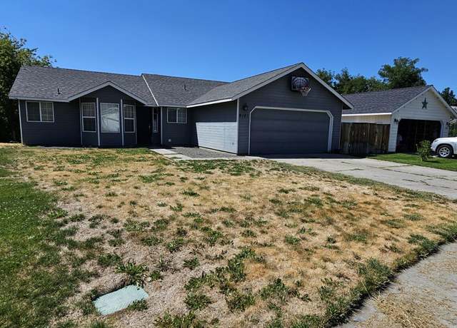 Property at 2151 SW 28th St, Redmond, OR 97756, 3 beds, 2 baths