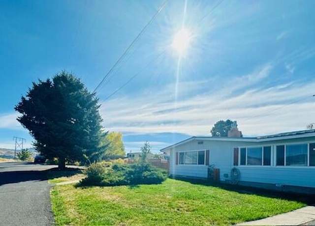 Property at 300 Mt Pitt St, Klamath Falls, OR 97601, 3 beds, 1.5 baths