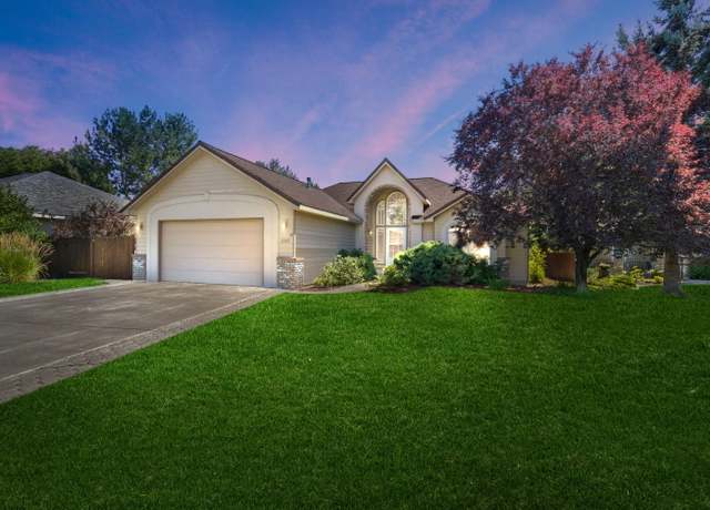Property at 2387 NE Lakeridge Dr, Bend, OR 97701, 3 beds, 2 baths