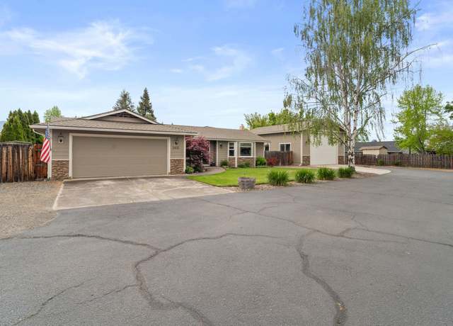 Property at 3435 Snowy Butte Ln, Central Point, OR 97502, 3 beds, 2 baths