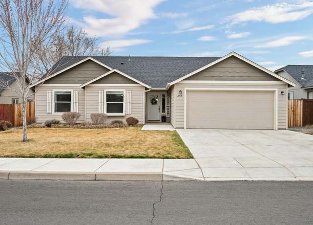 Property at 2715 NE 6th Dr, Redmond, OR 97756, 3 beds, 2 baths