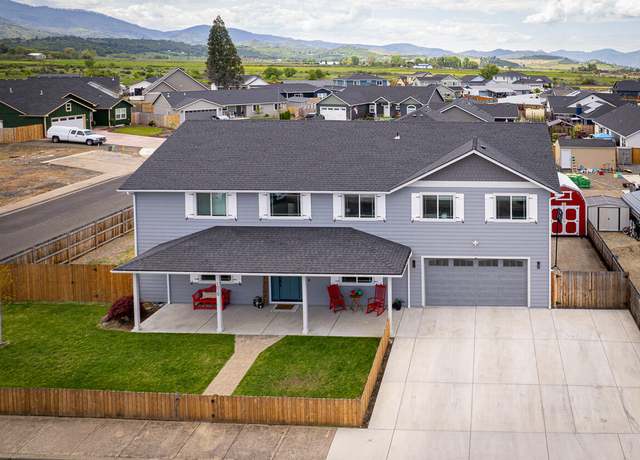 Property at 1029 Brandon Way, Phoenix, OR 97535, 6 beds, 3.5 baths