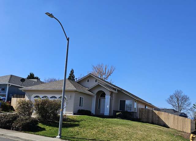 Property at 1750 Patriot Ln, Grants Pass, OR 97527, 3 beds, 2 baths