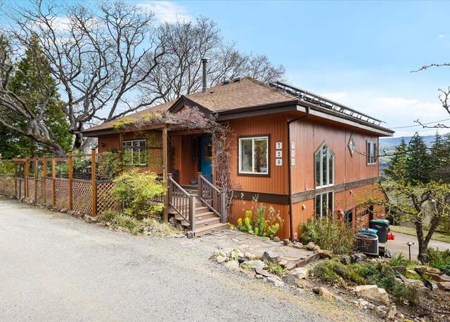 Property at 720 Grover St, Ashland, OR 97520, 3 beds, 2.5 baths