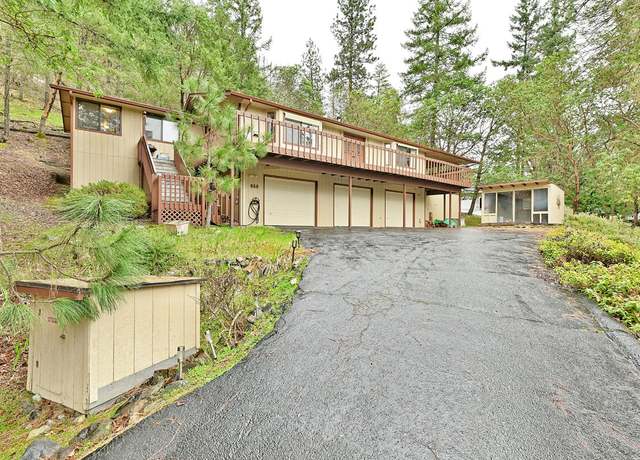 Property at 868 Palomino Dr, Grants Pass, OR 97526, 3 beds, 2 baths