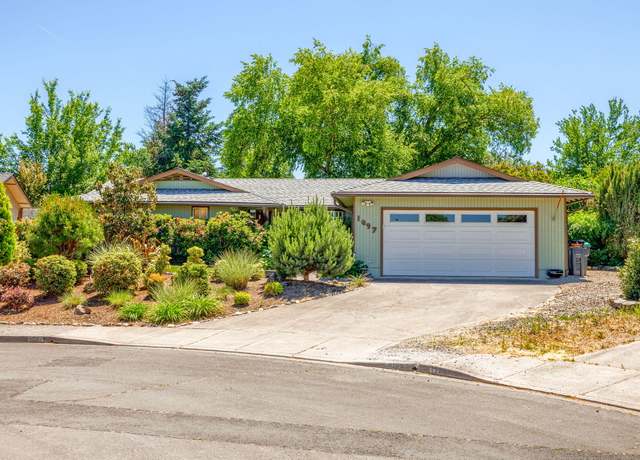 Property at 1097 Sherry Ave, Medford, OR 97501, 3 beds, 2 baths