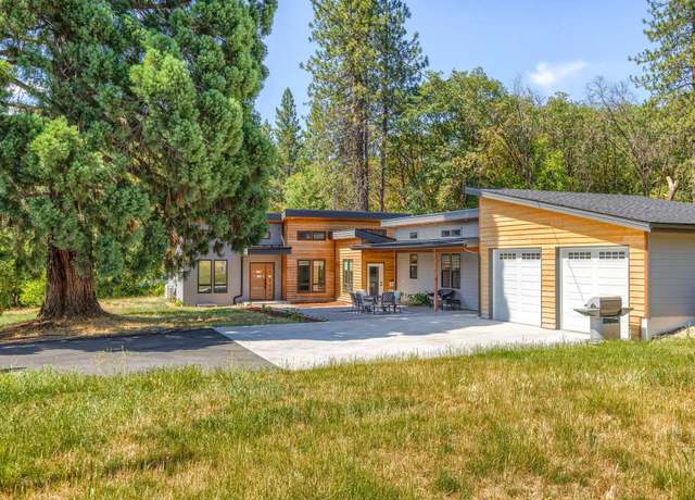 Property at 4235 Highland Ave, Grants Pass, OR 97526, 3 beds, 2.5 baths