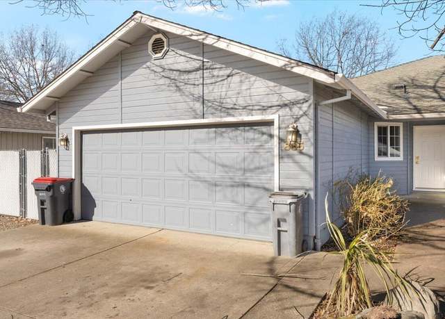 Property at 885 Columbine Way, Central Point, OR 97502, 3 beds, 2 baths