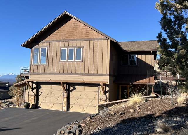 Property at 10935 Summit Ridge Ct, Redmond, OR 97756, 4 beds, 3.5 baths