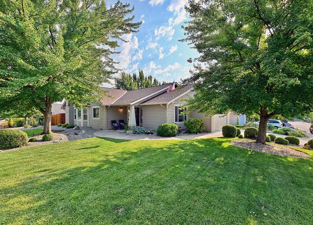 Property at 96 Mountain View Dr, Phoenix, OR 97535, 3 beds, 2 baths