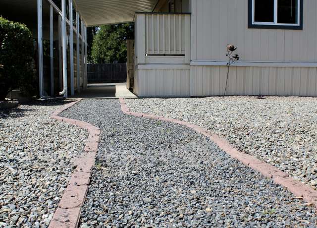 Property at 750 Roguelea Ln, Grants Pass, OR 97526, 2 beds, 2 baths