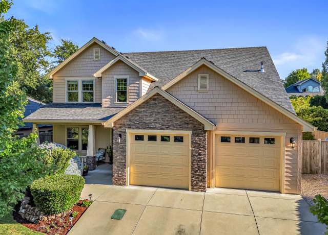 Property at 3909 Crystal Springs Dr, Medford, OR 97504, 4 beds, 2.5 baths