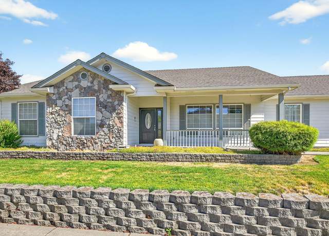 Property at 201 Orchardview Cir, Central Point, OR 97502, 3 beds, 2 baths