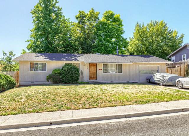 Property at 402 Placer St, Rogue River, OR 97537, 3 beds, 1.5 baths