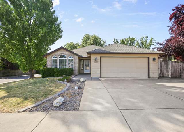 Property at 2937 Farmington Ave, Medford, OR 97504, 3 beds, 2 baths